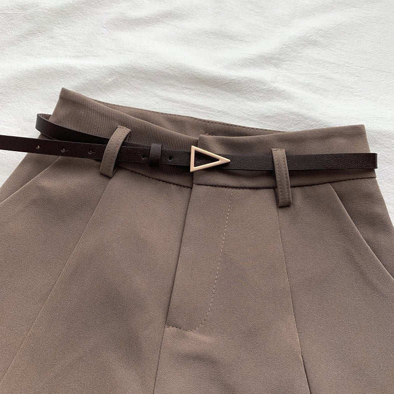 Afslappet højtaljet A-line smarte shorts med bælte 