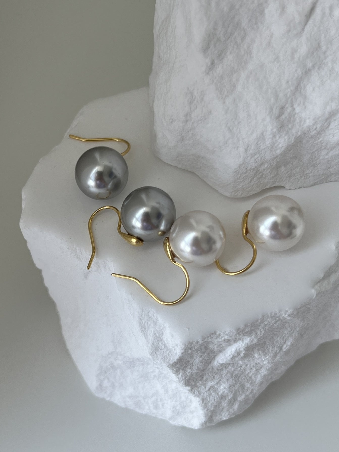 Elegant Pearl Dangling Earrings