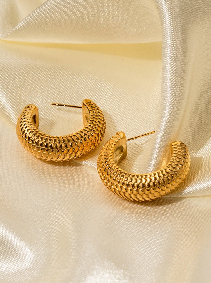 18K Gold Stainless Steel Thick Cylindrical Fish Scale C-Shaped Earrings