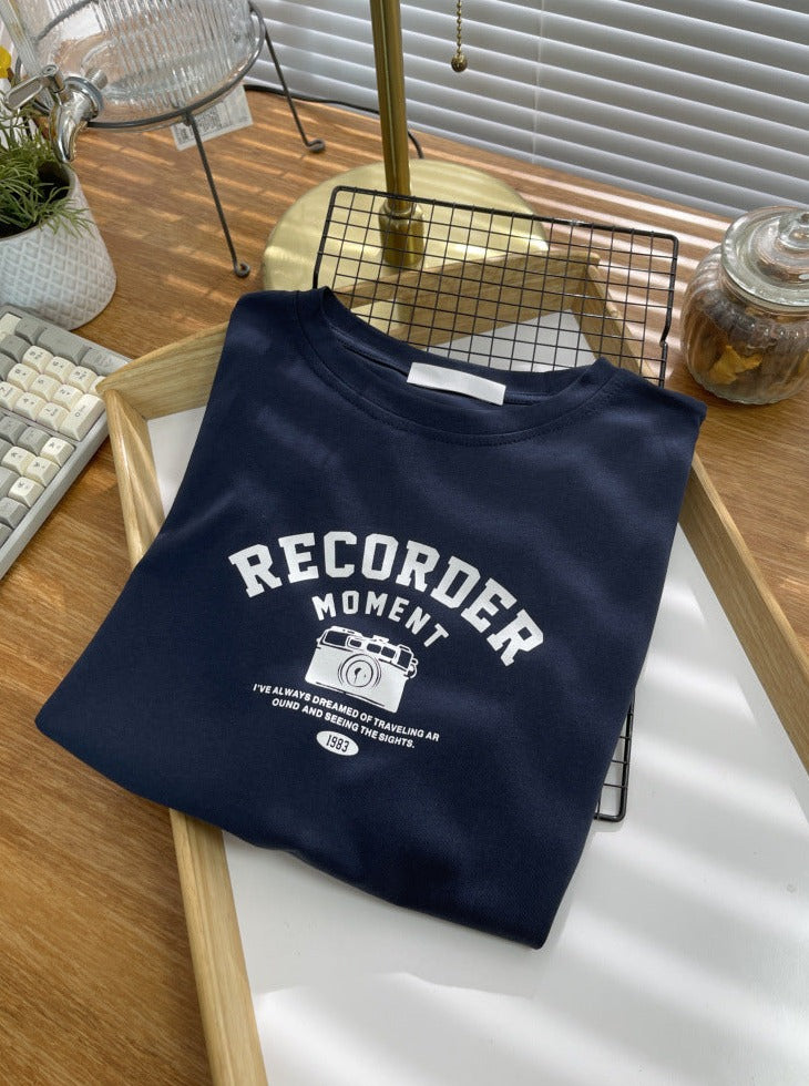 Løs T-shirt med retro design med bogstavtryk 