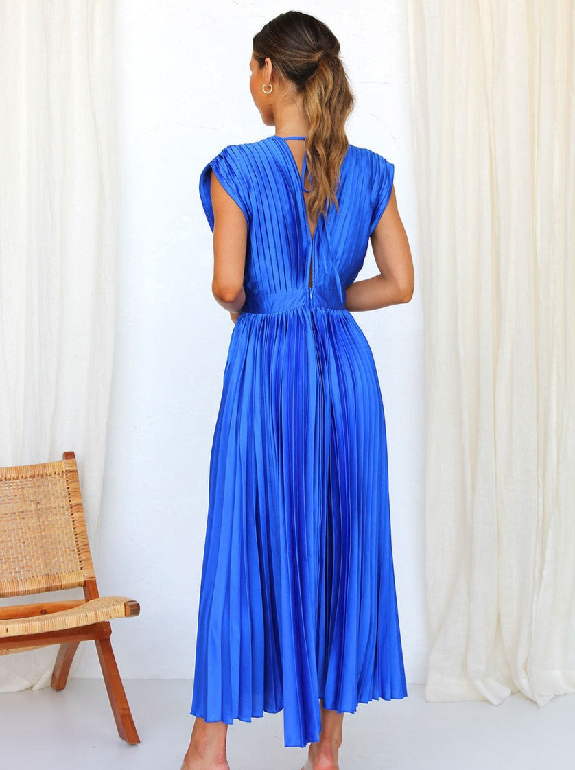 Blå afslappet plisseret kjole med V-hals 