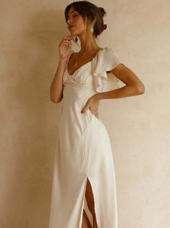 Sort og hvid Elegant ensfarvet kortærmet kjole med V-hals 