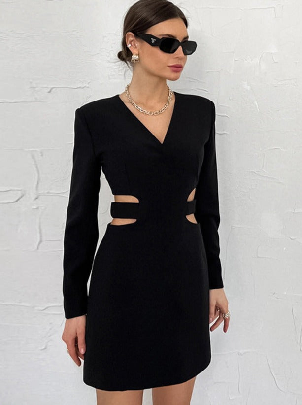 Elegant sort langærmet minikjole med V-udskæring i taljen 