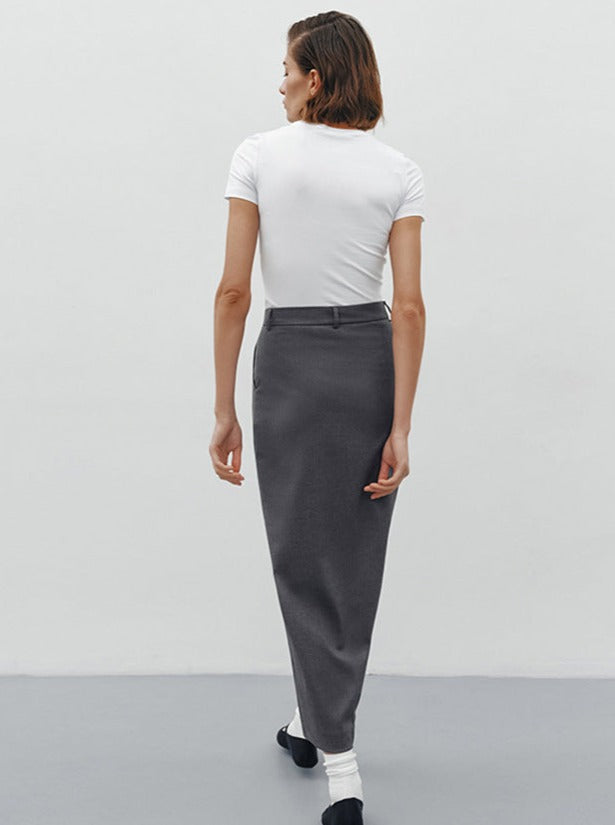 Simpel grå tynd lige nederdel 