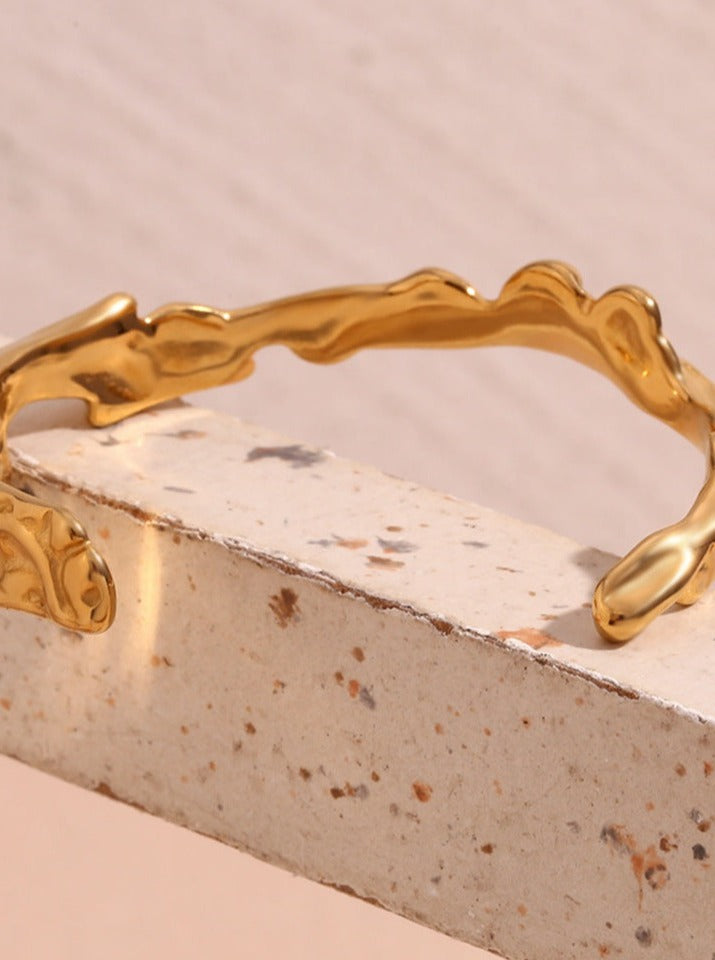 18K guldbelagt rustfrit stål uregelmæssigt bølgearmbånd