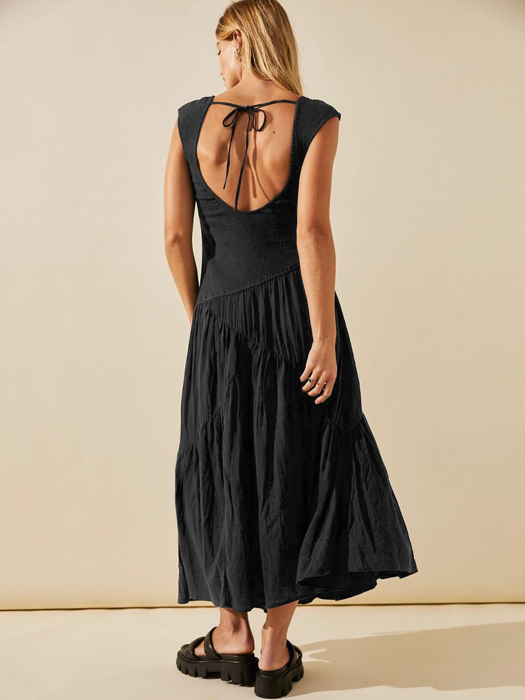 Black Square Neck Pleated Sleeveless Waist Dress