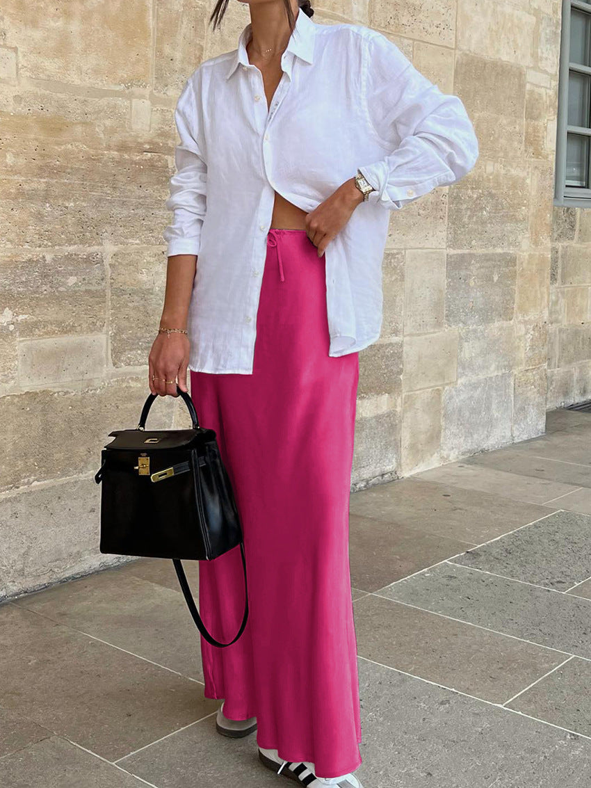 Ensfarvet lang nederdel med bindebånd 