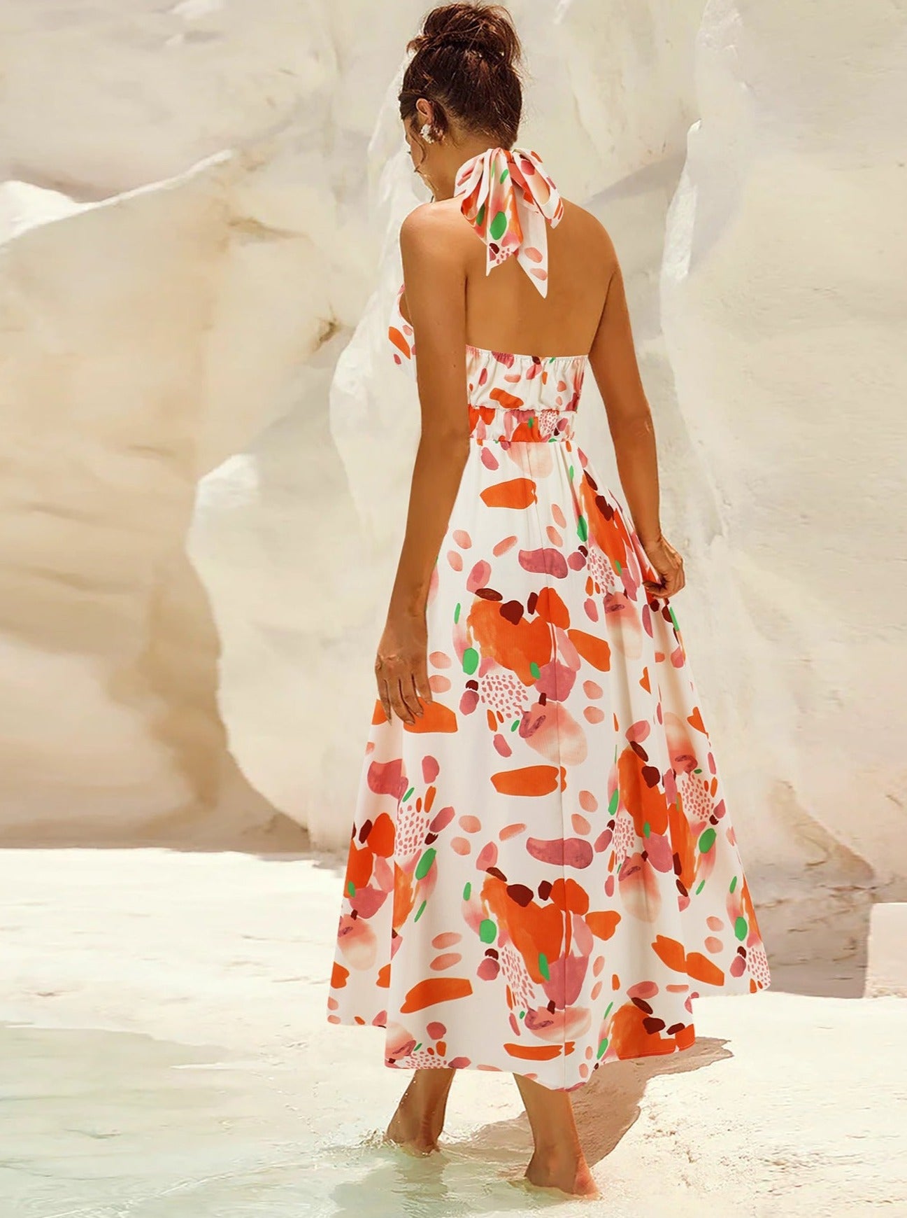 Elegant solkjole uden ærmer med tropisk tryk 