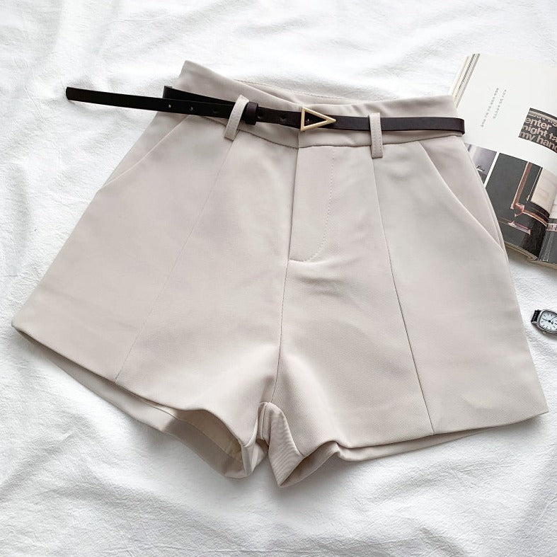 Afslappet højtaljet A-line smarte shorts med bælte 